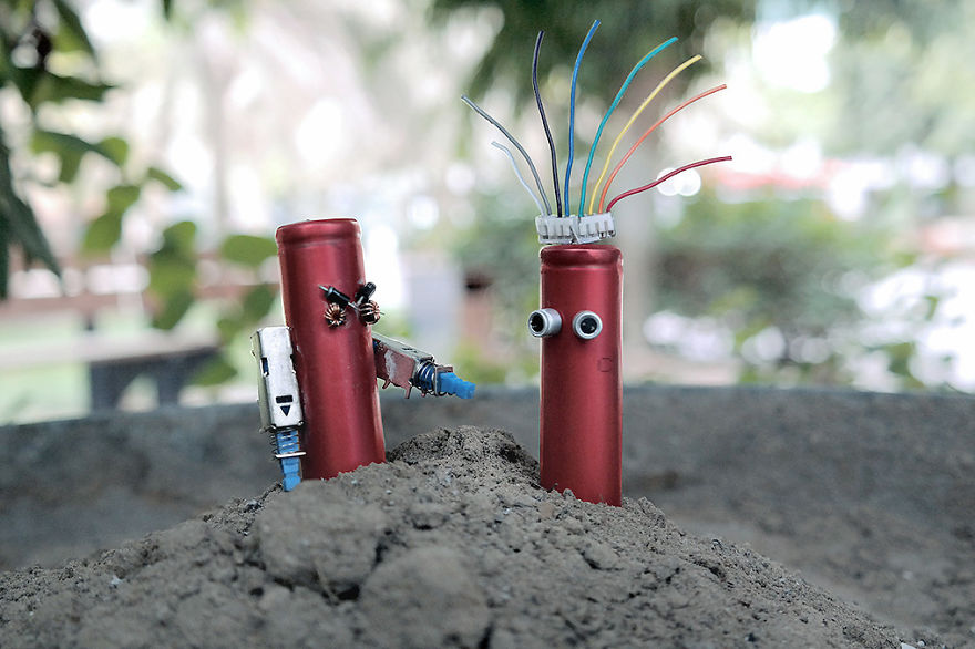 I Turn Electronic Waste Into Tiny Robots