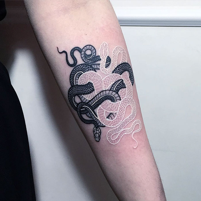 black-white-snake-tattoos-mirko-sata-010 black-white-snake-tattoos-mirko-sata-010