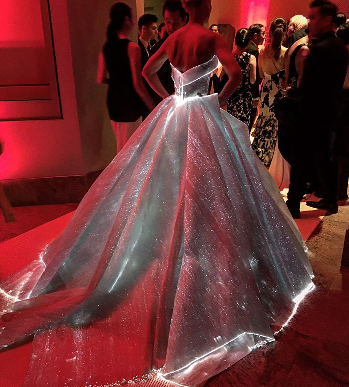 claire-danes-cinderella-glowing-dress-gown-met-gala-zac-posen-12 claire-danes-cinderella-glowing-dress-gown-met-gala-zac-posen-12