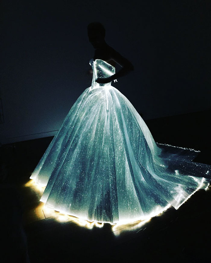 claire-danes-cinderella-glowing-dress-gown-met-gala-zac-posen-13 claire-danes-cinderella-glowing-dress-gown-met-gala-zac-posen-13