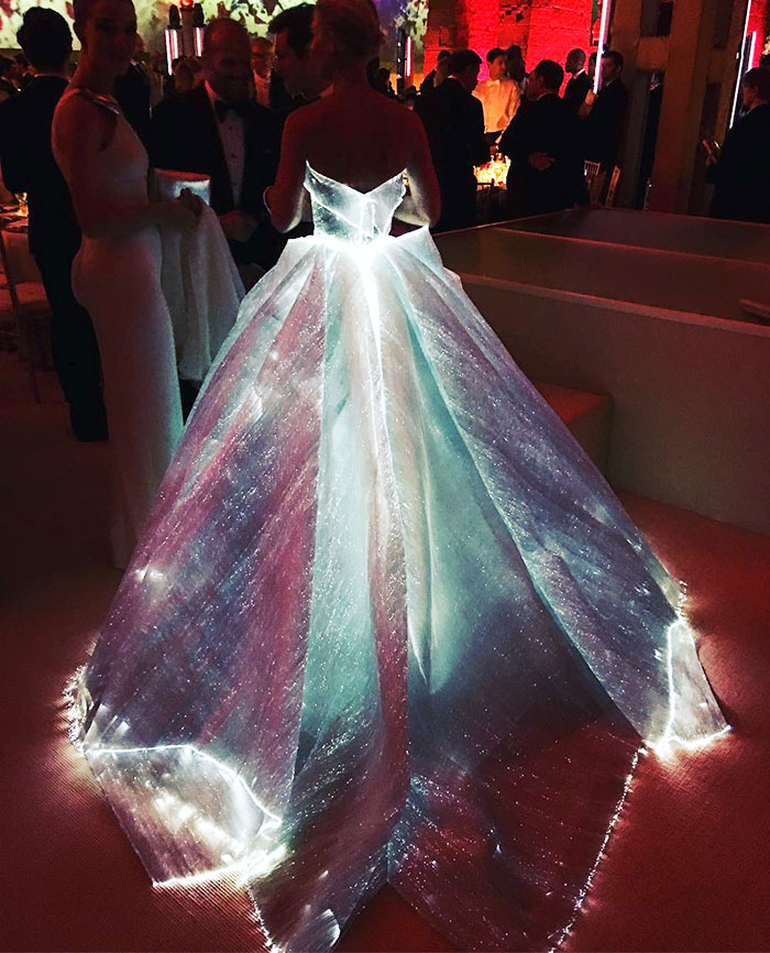 claire-danes-cinderella-glowing-dress-gown-met-gala-zac-posen-7 claire-danes-cinderella-glowing-dress-gown-met-gala-zac-posen-7