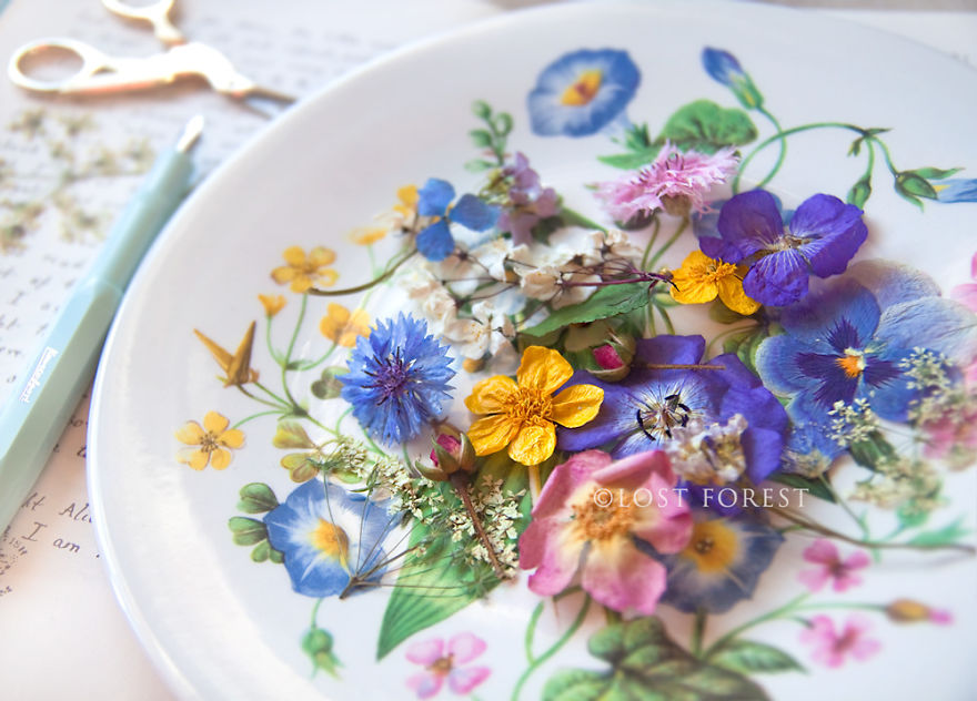 I Handpick Flowers From Irish Woodlands To Transform Them Into Beautiful Jewelry Pieces