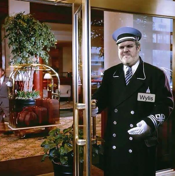 One Time I Went To Hold The Door & It Was The Worst Decision I've Ever Made In My Life