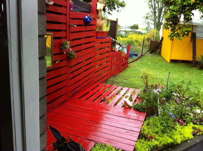 I Built This #pallet Fence And Garage But I Needed Some Colour. Air Plants & A Mirror On My Red