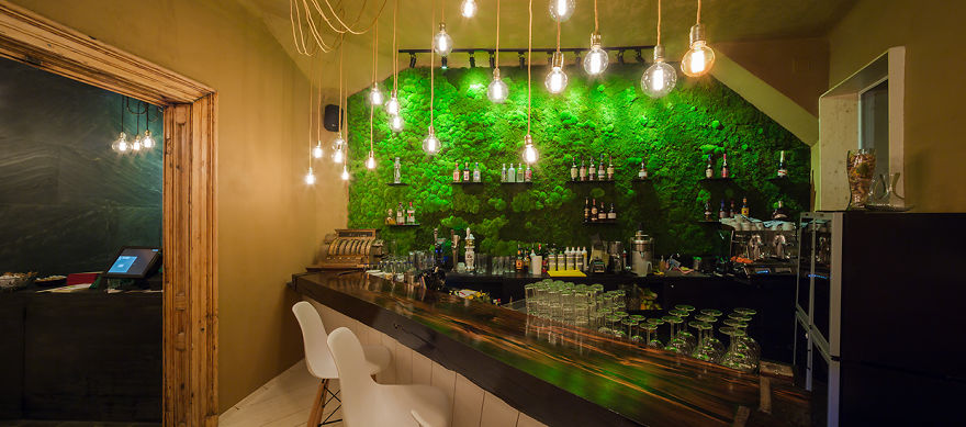Moss At The Shift Pub In Downtown Bucharest