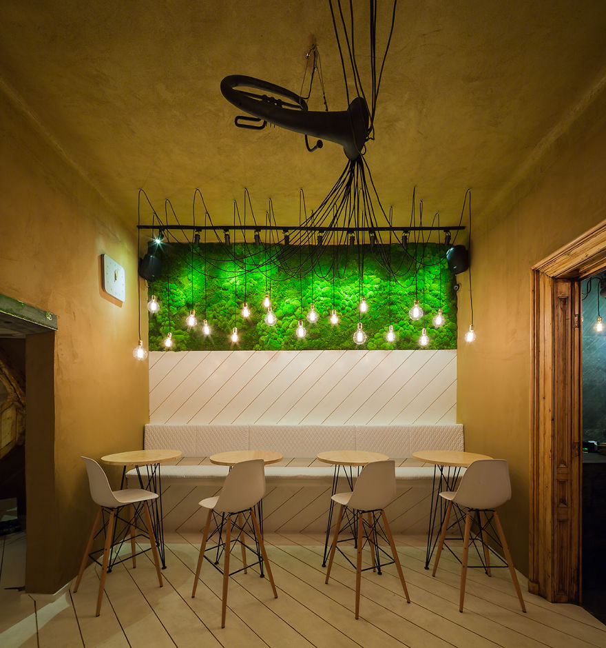 Moss At The Shift Pub In Downtown Bucharest