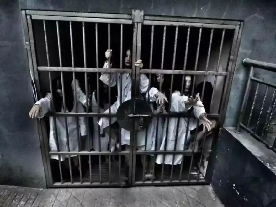 A Medical College's Graduation Photos In China This Year(just For Happy,not Real!) A Medical College's Graduation Photos In China This Year(just For Happy,not Real!)