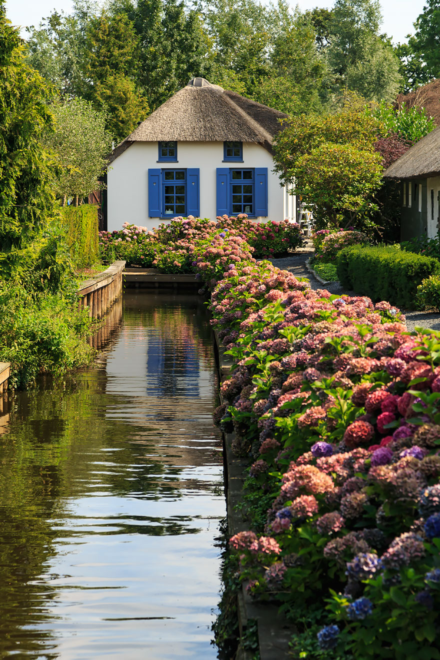 water-village-no-roads-canals-giethoorn-netherlands-4 water-village-no-roads-canals-giethoorn-netherlands-4