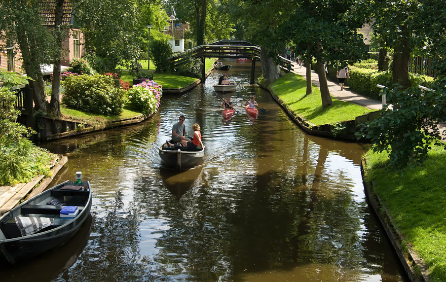 water-village-no-roads-canals-giethoorn-netherlands-6 water-village-no-roads-canals-giethoorn-netherlands-6