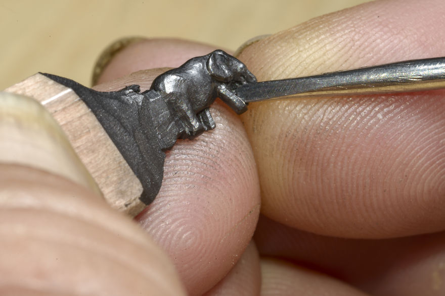 I Carved A Family Of Elephants Into A Pencil I Carved A Family Of Elephants Into A Pencil