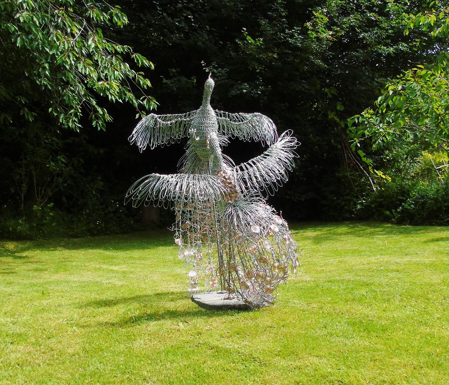 I've Created This Sculpture Using Hundreds Of Meters Of Galvanised Steel And Copper Wire