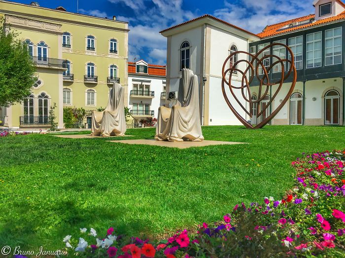 Garden Of Love In Alcobaca Town - Portugal - 6s Plus