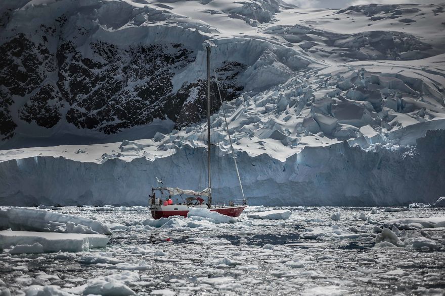 I Sailed Across The 'World's Most Dangerous Sea' To Capture Stunning Images Of Antarctica I Sailed Across The 'World's Most Dangerous Sea' To Capture Stunning Images Of Antarctica