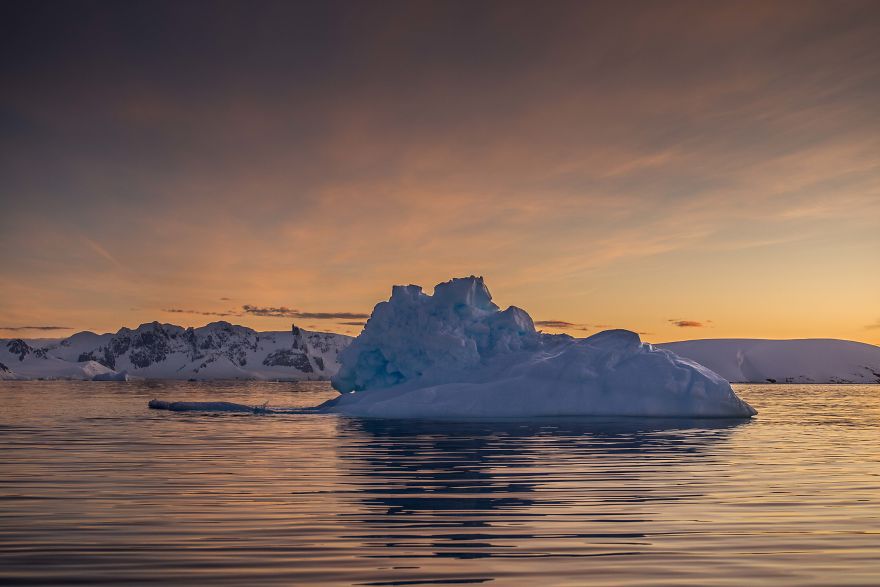 I Sailed Across The 'World's Most Dangerous Sea' To Capture Stunning Images Of Antarctica I Sailed Across The 'World's Most Dangerous Sea' To Capture Stunning Images Of Antarctica