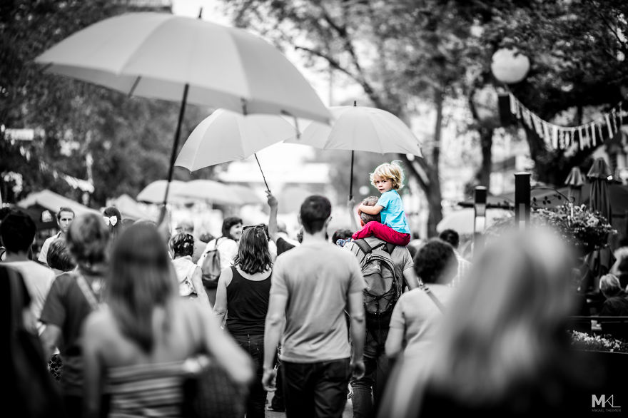 I Capture The Little Moments That Make Children's Lives So Colorful