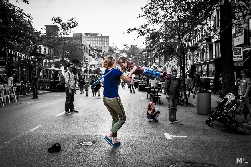 I Capture The Little Moments That Make Children's Lives So Colorful