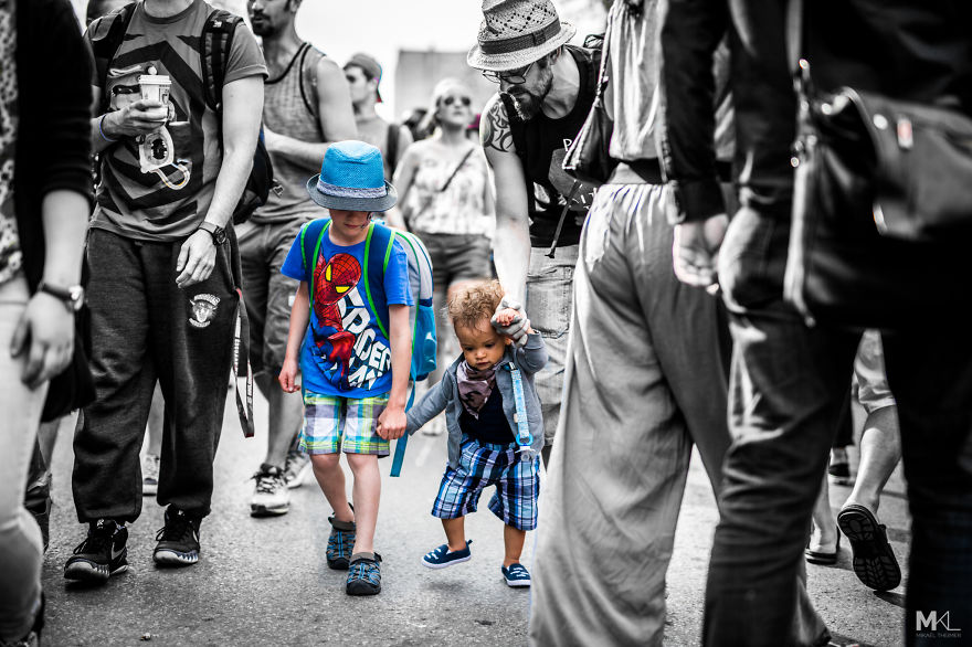 I Capture The Little Moments That Make Children's Lives So Colorful