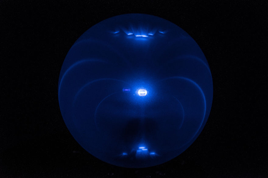 We Recreate Beautiful Atmospheric Ice Halos Using Spinning Glass Crystals We Recreate Beautiful Atmospheric Ice Halos Using Spinning Glass Crystals