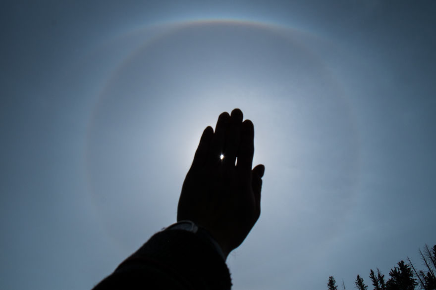 We Recreate Beautiful Atmospheric Ice Halos Using Spinning Glass Crystals We Recreate Beautiful Atmospheric Ice Halos Using Spinning Glass Crystals