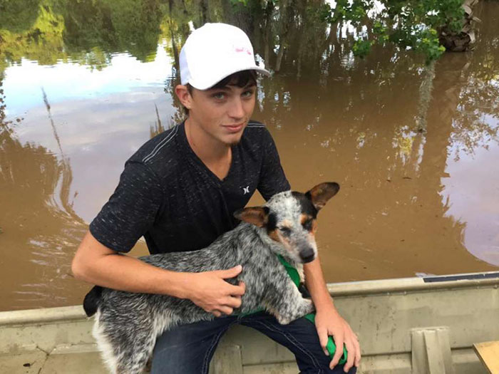dad-son-save-dogs-flood-texas-1 dad-son-save-dogs-flood-texas-1