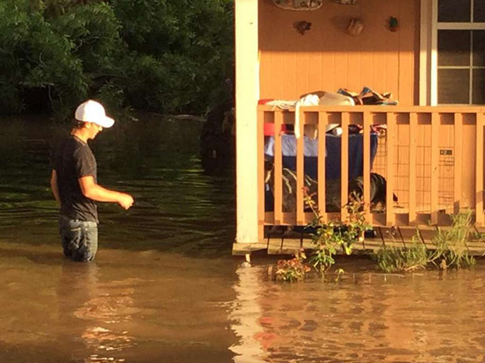 dad-son-save-dogs-flood-texas-6 dad-son-save-dogs-flood-texas-6