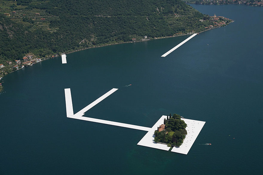 floating-piers-open-christo-jeanne-claude-italy-10 floating-piers-open-christo-jeanne-claude-italy-10