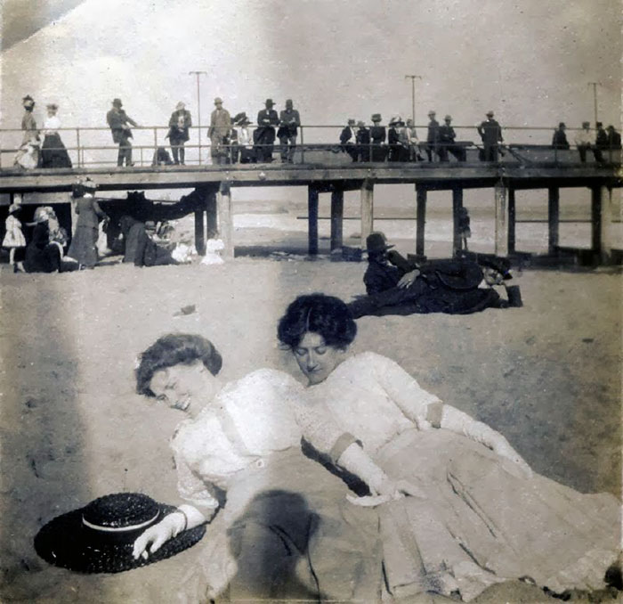 Smiling Victorians, 1900s
