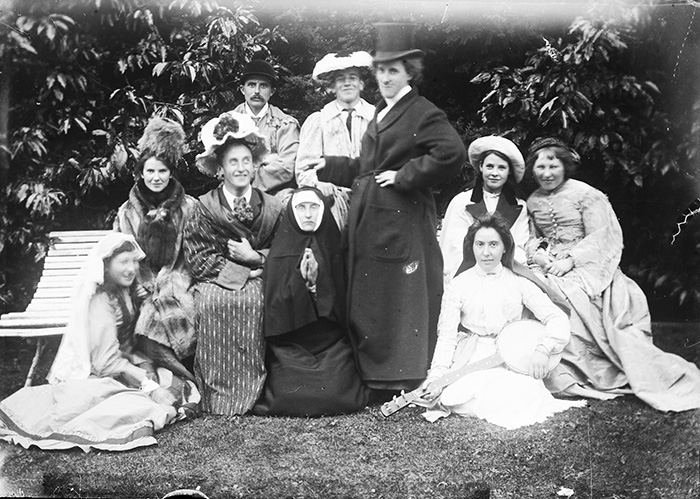 Men And Women Cross Dress In This Silly Victorian Snap, 1880-1900