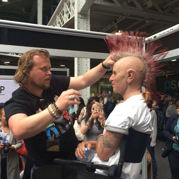 girl-makeup-transformation-into-old-punk-5 girl-makeup-transformation-into-old-punk-5