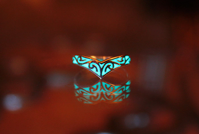 jewelry-glow-in-the-dark-manon-richard-a17 jewelry-glow-in-the-dark-manon-richard-a17