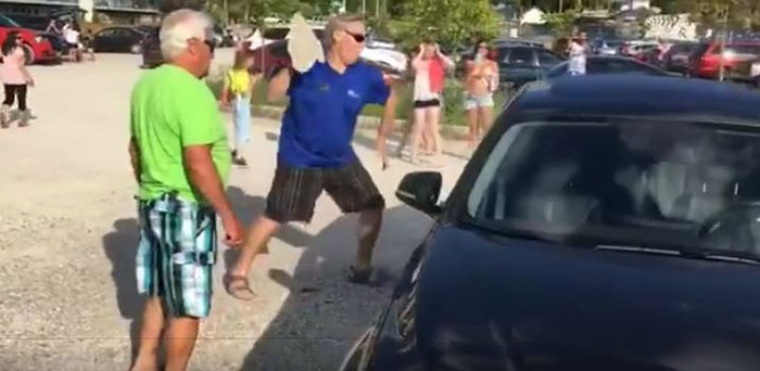 man-break-window-stone-dog-hot-car-9 man-break-window-stone-dog-hot-car-9