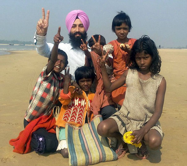sikh-man-removes-turban-save-drowning-dog-3