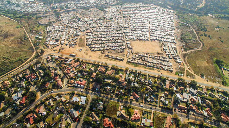 unequal-scenes-drone-photography-inequality-south-africa-johnny-miller-7 unequal-scenes-drone-photography-inequality-south-africa-johnny-miller-7