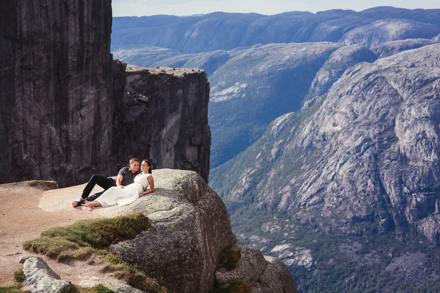 I Captured Couples Photoshoot On The Kjerag Rock, Norway