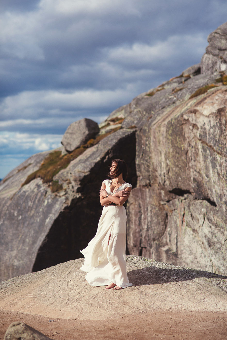 I Captured Couples Photoshoot On The Kjerag Rock, Norway I Captured Couples Photoshoot On The Kjerag Rock, Norway