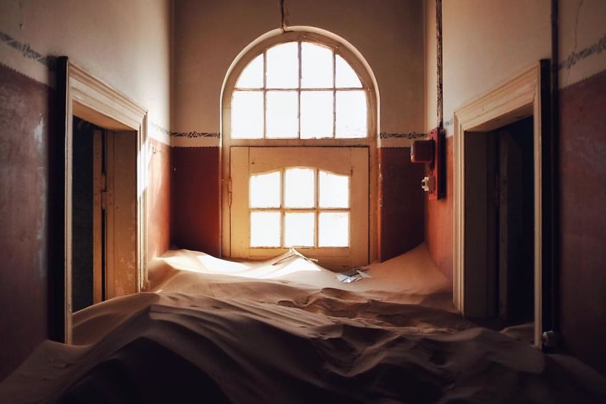 Amazing South Africa Photos Showing Desert And Abandoned Places