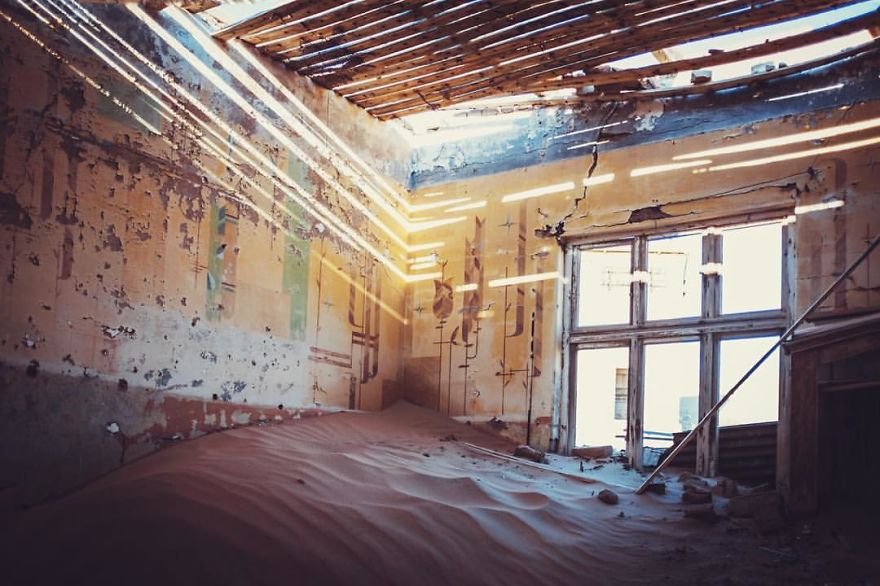 Amazing South Africa Photos Showing Desert And Abandoned Places