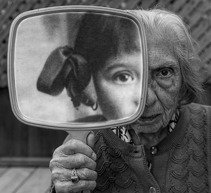 91-year-old-mother-playful-photography-elderly-women-strange-ones-tony-luciani-11 91-year-old-mother-playful-photography-elderly-women-strange-ones-tony-luciani-11
