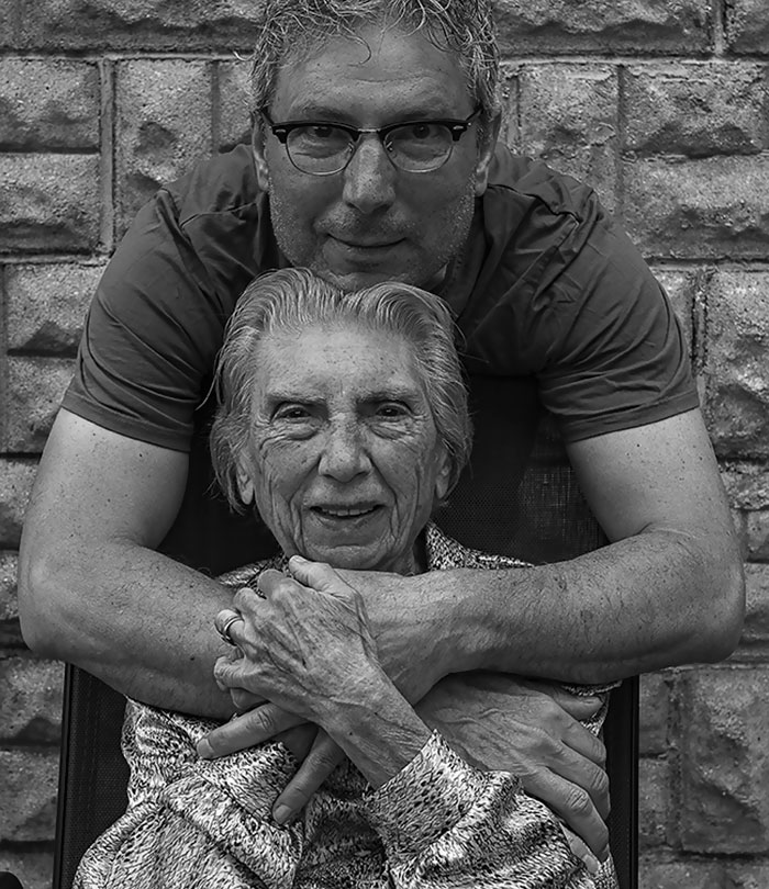 91-year-old-mother-playful-photography-elderly-women-strange-ones-tony-luciani-2 91-year-old-mother-playful-photography-elderly-women-strange-ones-tony-luciani-2