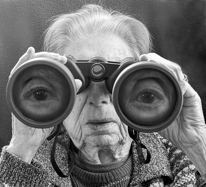91-year-old-mother-playful-photography-elderly-women-strange-ones-tony-luciani-3 91-year-old-mother-playful-photography-elderly-women-strange-ones-tony-luciani-3