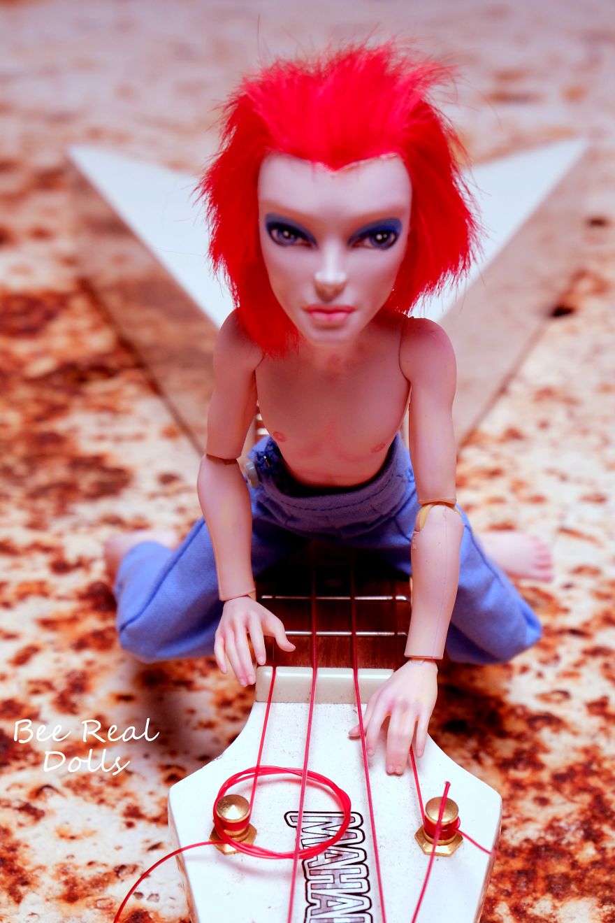 I Paint Second Hand Dolls To Look Like Famous People Who Have Recently Passed Away I Paint Second Hand Dolls To Look Like Famous People Who Have Recently Passed Away