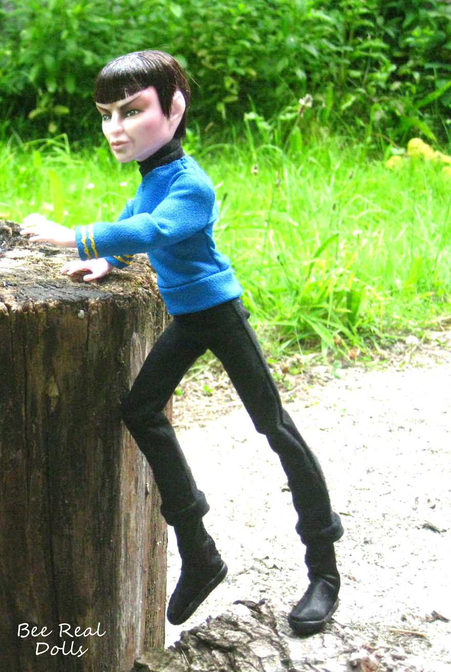 I Paint Second Hand Dolls To Look Like Famous People Who Have Recently Passed Away I Paint Second Hand Dolls To Look Like Famous People Who Have Recently Passed Away