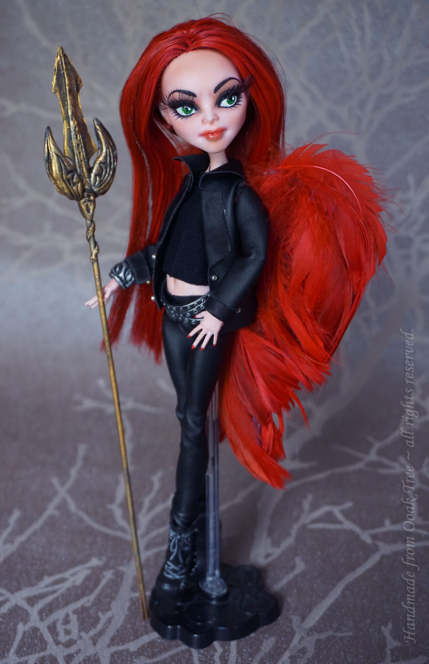 I Recreate Dolls Into People's Favorite Characters From Games, Movies And Pop Culture