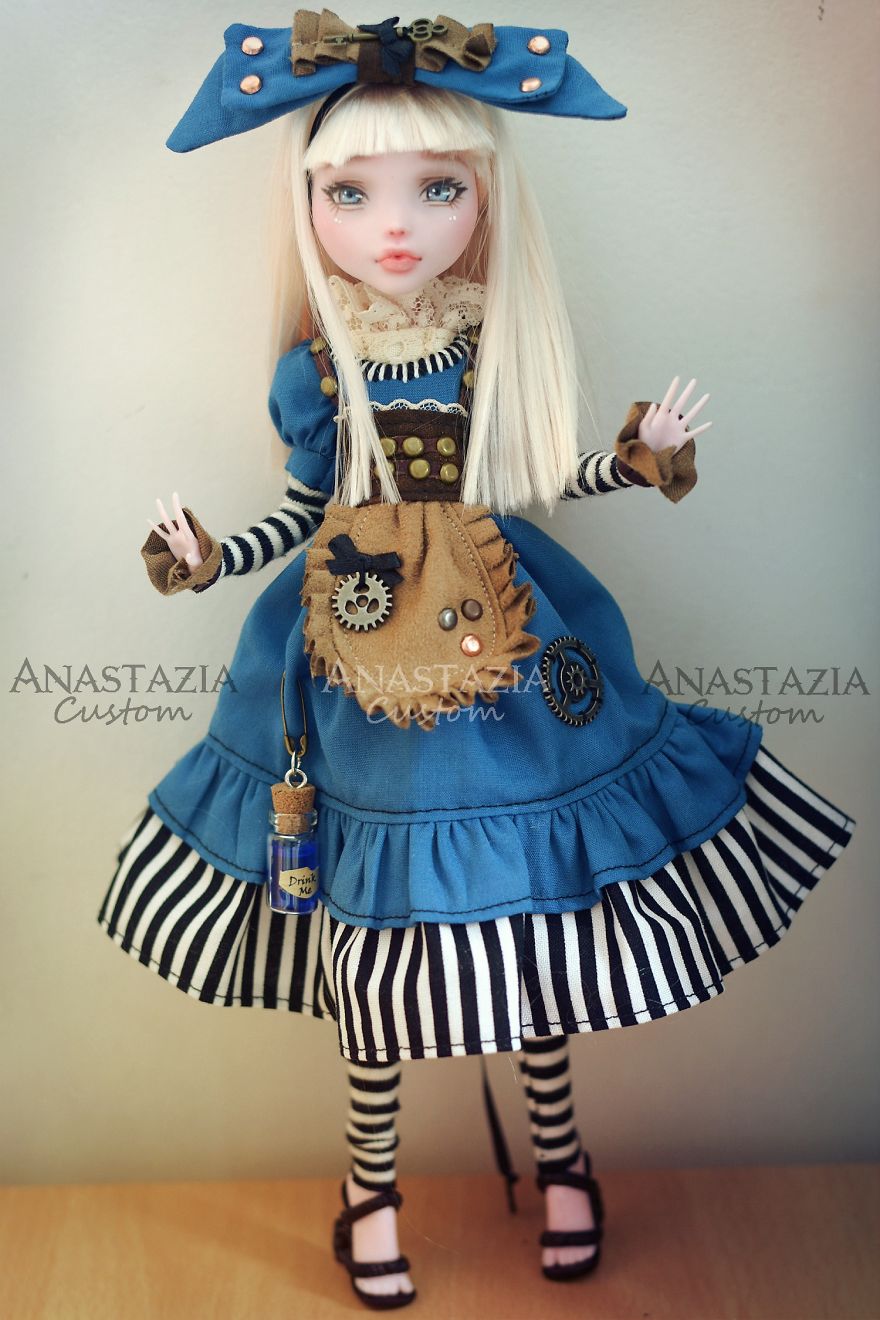 I Repainted And Customized Monster High Dolls