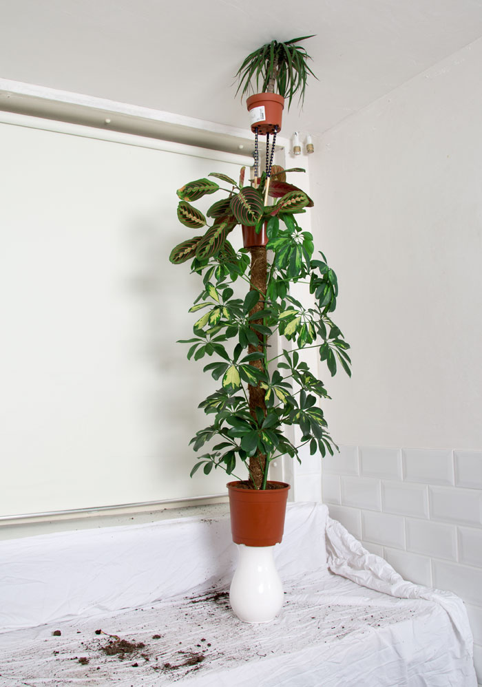 Pillars Of Home: I Balance Household Objects Into Floor-To-Ceiling Sculptures