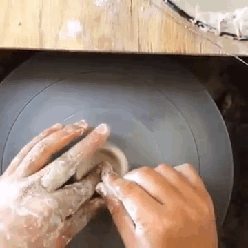 Spent 2 Months Throwing 2500+ Vessels To Create A Self-Portrait Spent 2 Months Throwing 2500+ Vessels To Create A Self-Portrait