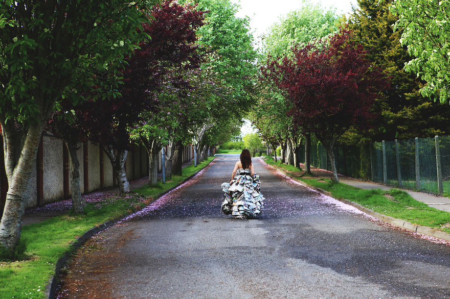 My Friend Made Her Dress From Hundreds Of Newspapers My Friend Made Her Dress From Hundreds Of Newspapers