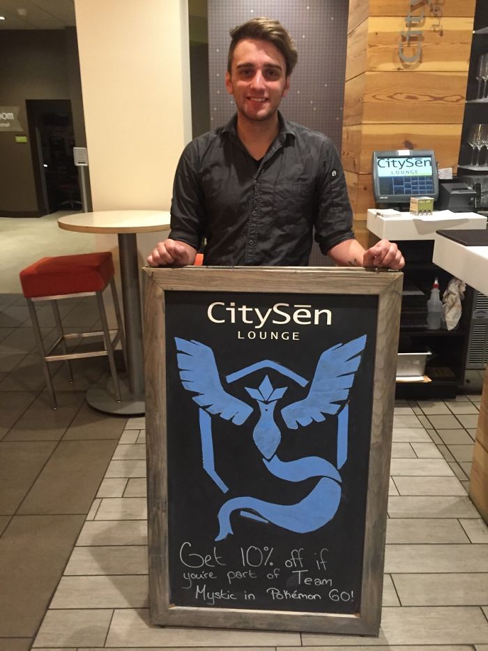 Man promoting Team Mystic Pokemon Go discount at CitySen Lounge.