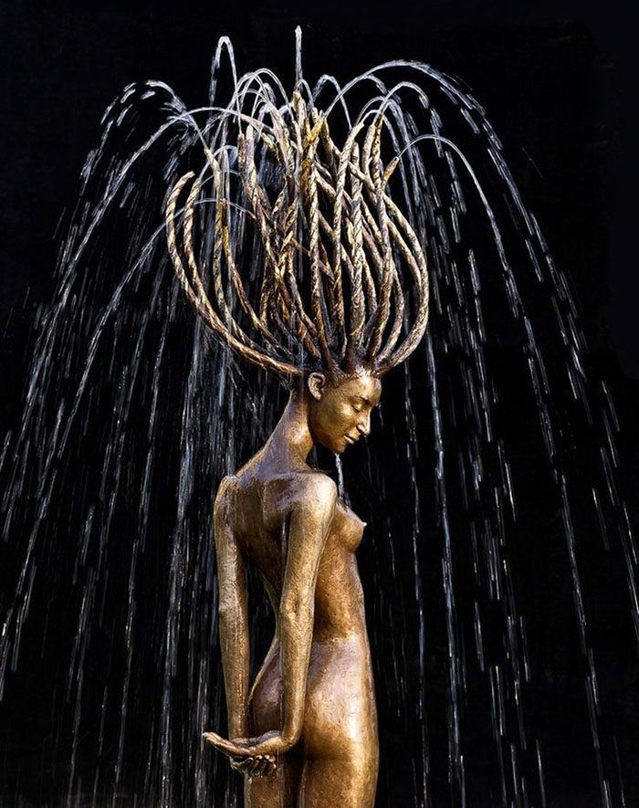Polish Sculptor Makes Water Complete Her Bronze Fountain Sculptures Polish Sculptor Makes Water Complete Her Bronze Fountain Sculptures