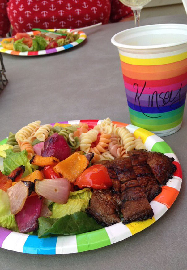 daughter-comes-out-parents-throw-pride-party-kinsey-1 daughter-comes-out-parents-throw-pride-party-kinsey-1